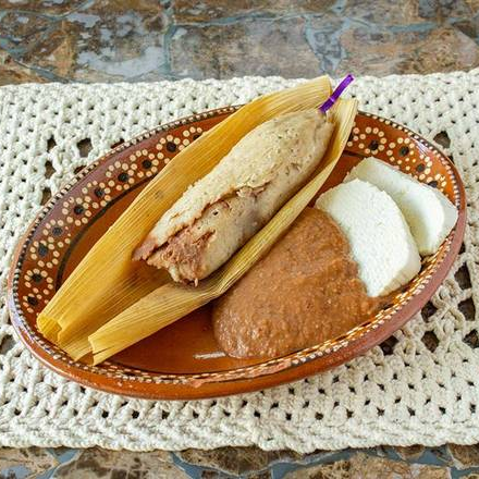 Tamal de Frijol con Queso