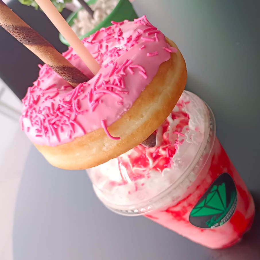 COMBO Barbie: 3 Frappés y 3 Donas