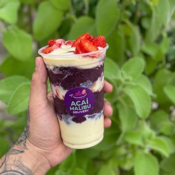 Copo de 500ml de acai premium com leite condensado, morangos frescos e creme de ninho. Nao enviamos complementos separados. Não fazemos alterações.