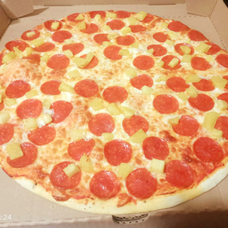 Pizza M Peperoni y Piña