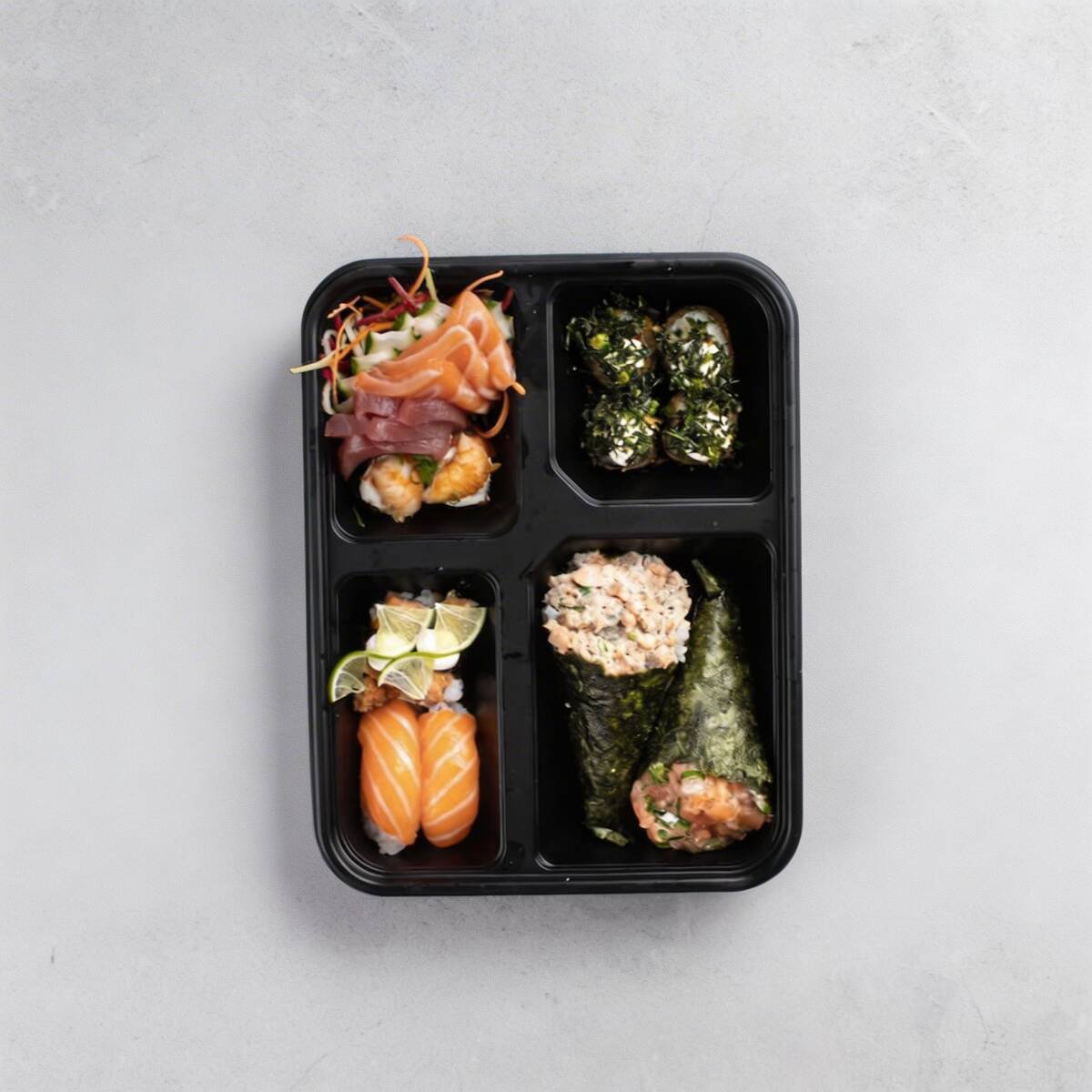 6 Sashimi 2 Jhous 2 niguiri skin 2 Niguiri salmão 4 Hot Hol 2 Temaki 100g a escolha do cliente Shimeji,yakissoba,salmão,guioza,harumaki,lula,crocket,camarão,yakimeji,