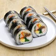 Experimente a combinação perfeita dos clássicos de rua da Coreia! Nosso Combo Bunsik traz um Tteokbokki bem apimentado, feito com molho tradicional gochujang, e um Kimbap fresquinho, recheado com ingredientes selecionados e enrolado na hora, p. Uma explosão de sabor, textura e autenticidade — ideal para quem ama comida coreana ou quer se apaixonar na primeira mordida. +bebida