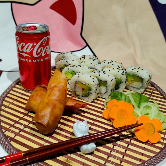 Combo California + rollito primavera + coca 255ml
