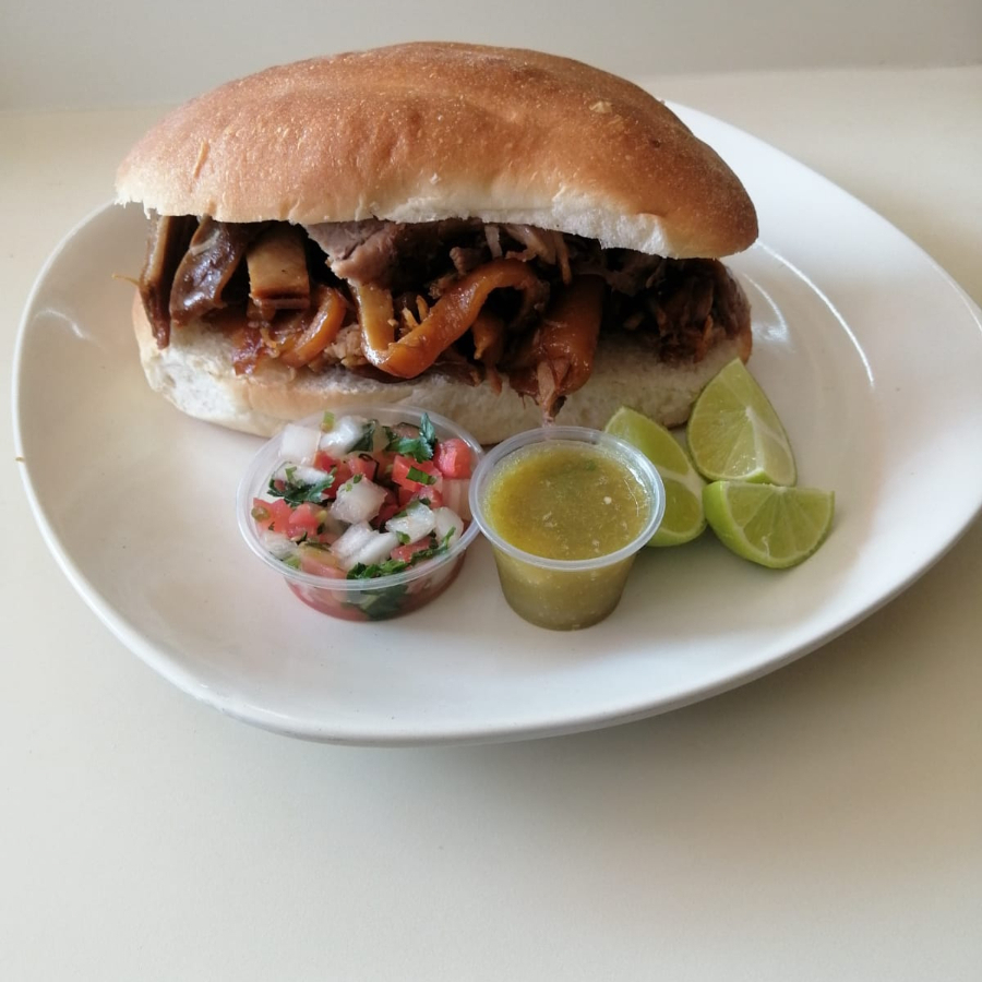 Torta de Carnitas Surtida