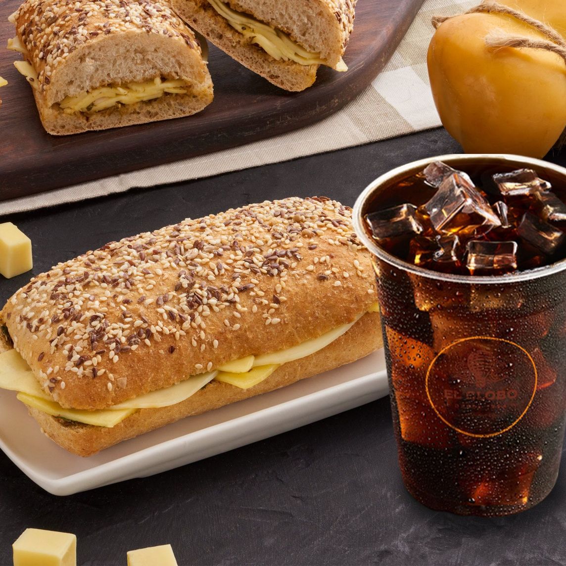 Combo Ciabatta 3 Quesos + Americano Frío 12 oz