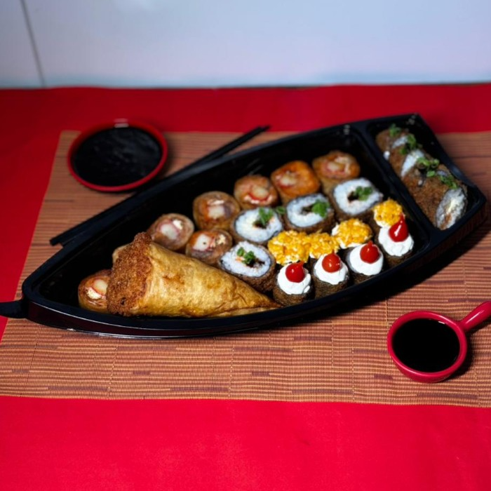 1 temaki hot na massa harumaki 10 hot holl e 14 peças de hot philadelfia variadas