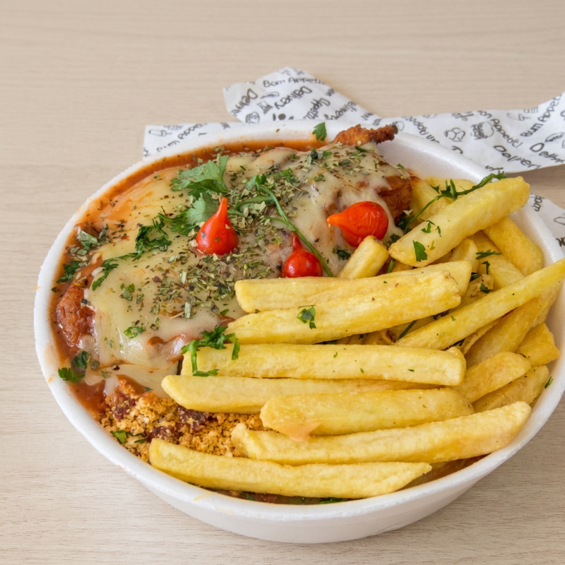 Arroz, feijão . File de frango a parmegiana , fritas.