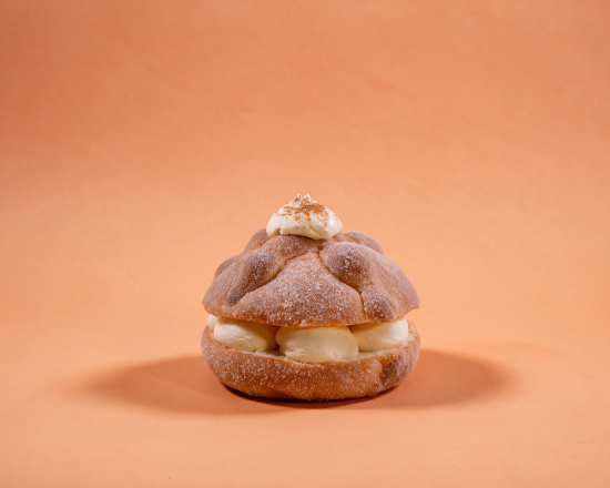 Pan de muerto relleno de lechera ch