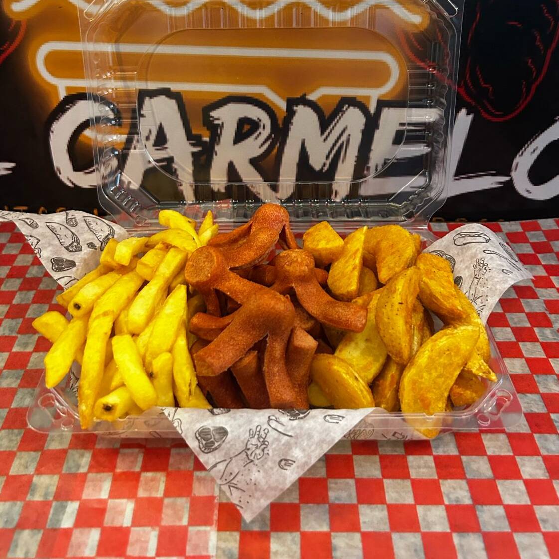 MIX-SALCHIPULPO CON PAPAS A LA FRANCESA Y GAJO