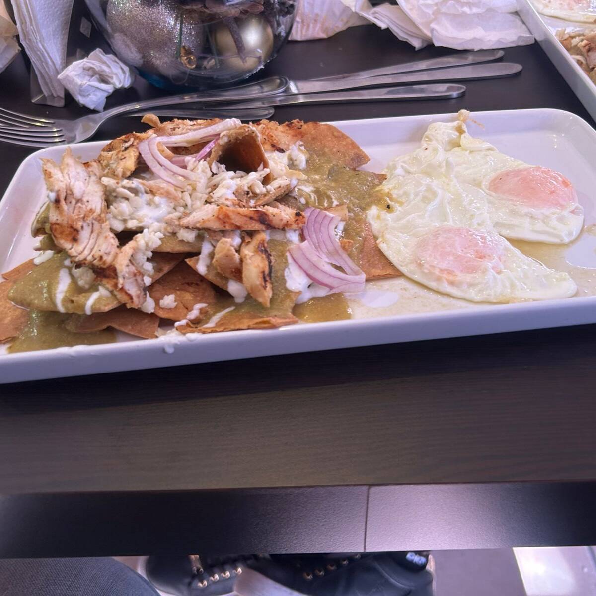 CHILAQUILES VERDES CON HUEVOS