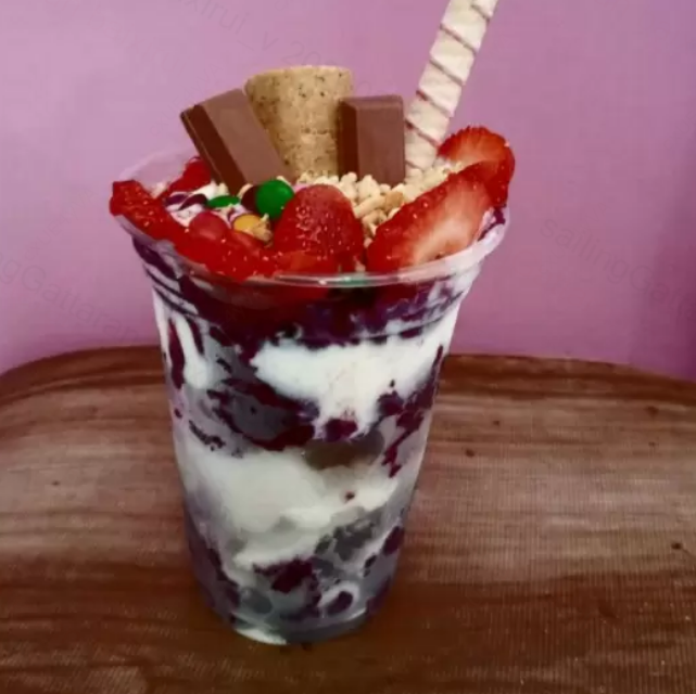 Açaí 350ml: Açaí, Morango, Mousse de Morango, Banana