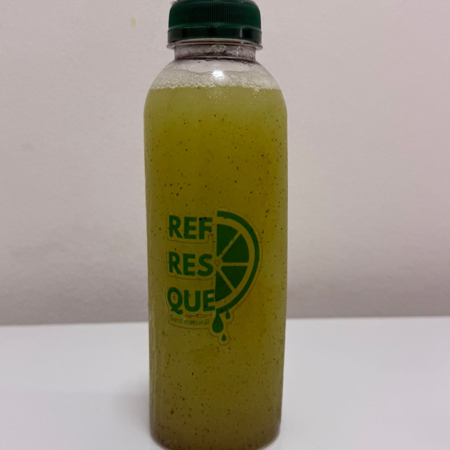 Delicioso e refrescante suco de abacaxi com um toque de hortelã para aumentar a imunidade.