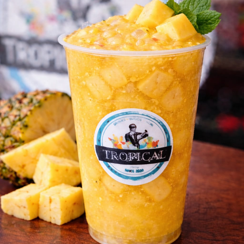 Abacaxi, água mineral e açúcar