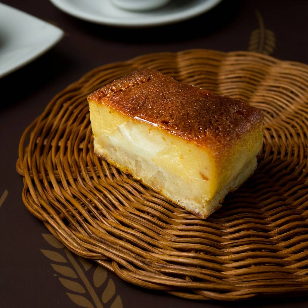 Feito com pão do Dia, leite e ovos. Textura firme, sabor caseiro e aquele aroma nostálgico que lembra sobremesa de infância. Esse nós podemos afirmar que é uma de nossas especialidades, impossível não gostar.