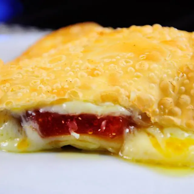 4 PASTEL + REFRIGERANTE DE 2 LITROS