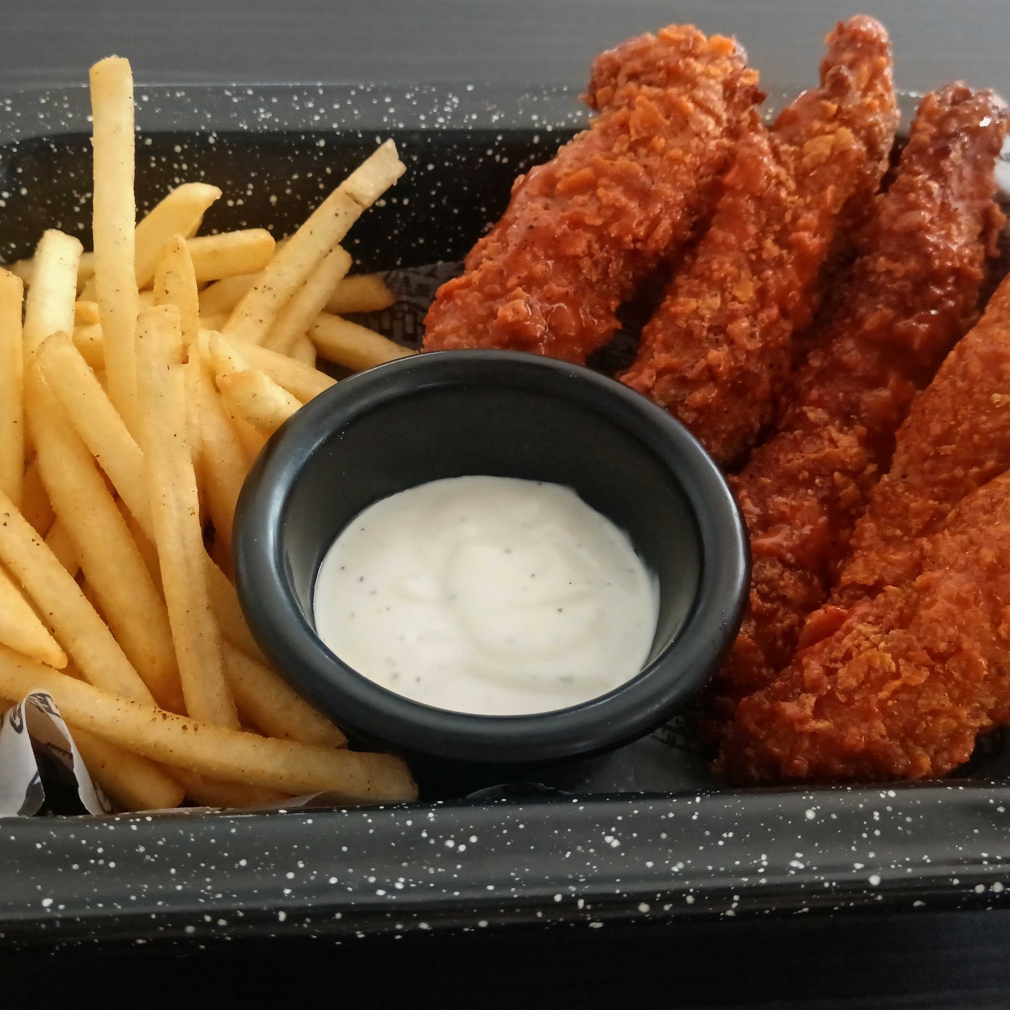 Tiras de pollo y papas