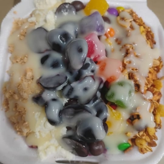 (5 acompanhamentos, 1 fruta, 1 cobertura)