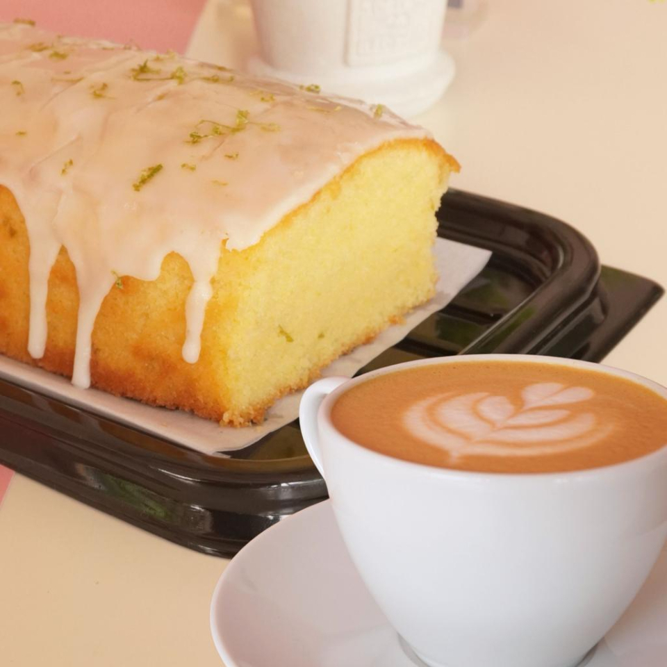 CAPPUCCINO + PORCIÓN DE TORTA DE LIMÓN