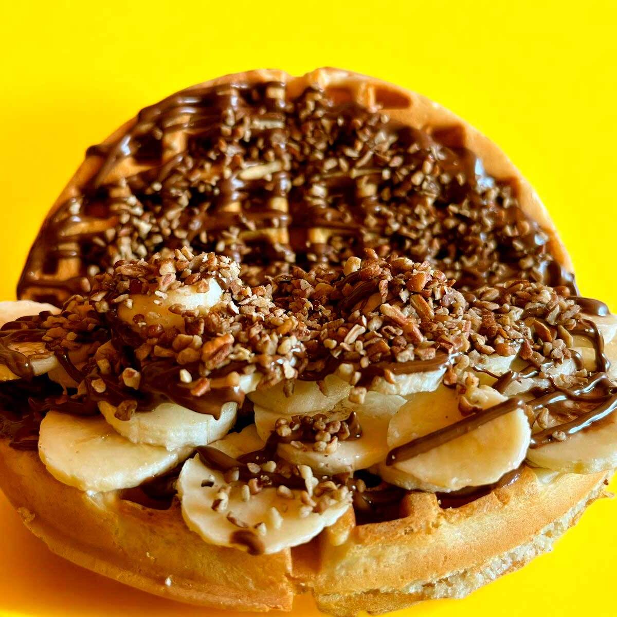 Waffle Banano + Frappe Capuccino