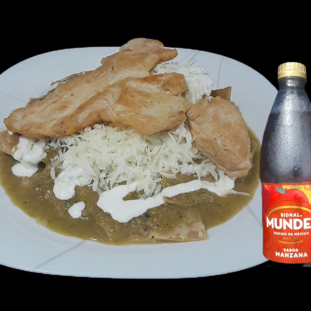 Chilaquiles con Pechuga + Refresco a Elegir