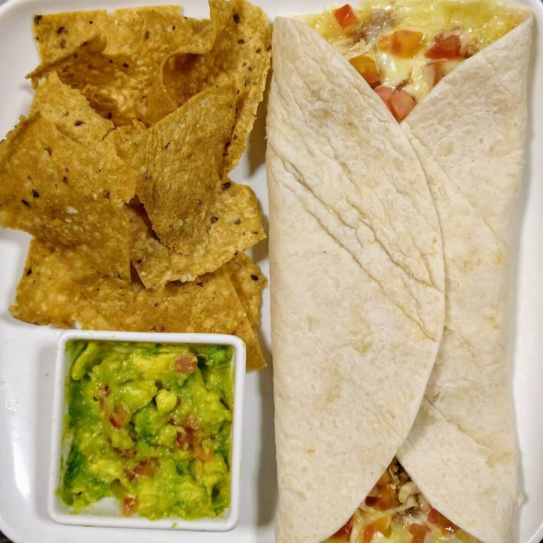 BURRITO MIXTO CON NACHOS