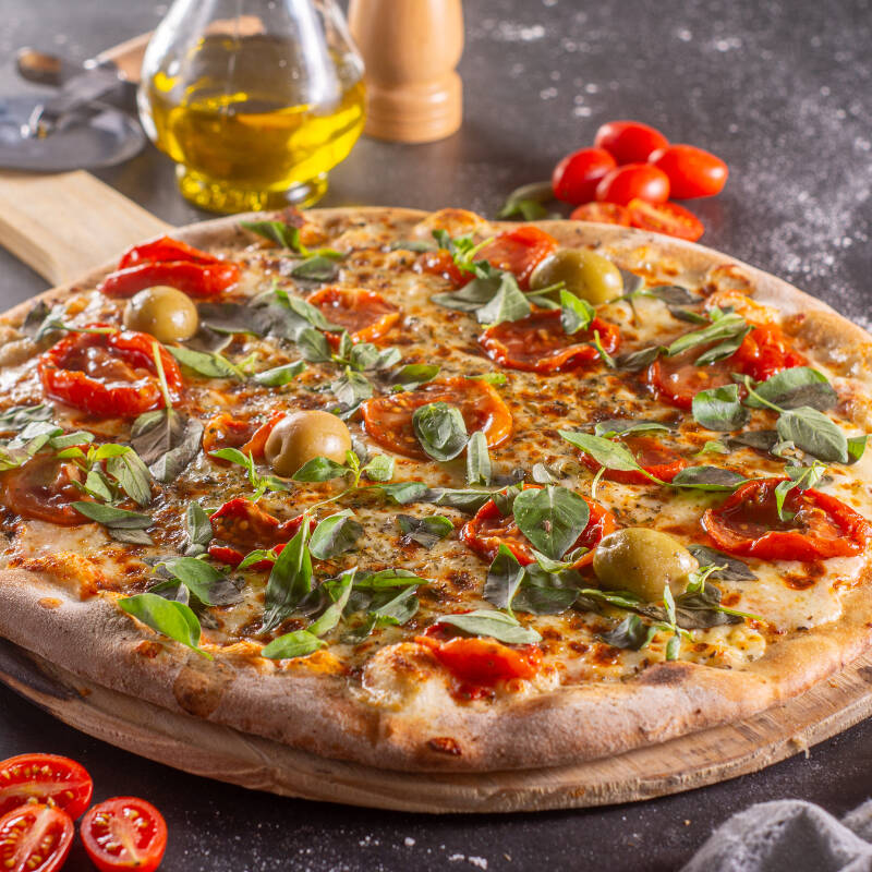 Mussarela, Tomate Seco, Molho de Tomate, Azeitona, Orégano, Manjericão