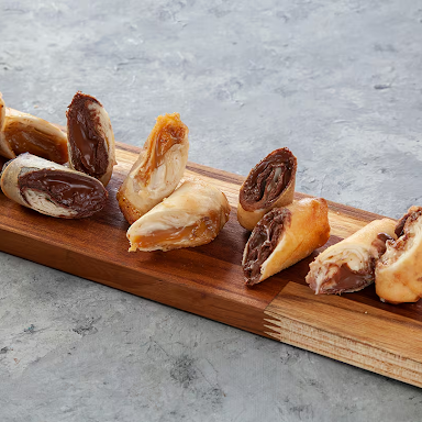 A sobremesa perfeita para fechar com chave de ouro: nossos Harumakis Doces são crocantes por fora, recheados com sabores irresistíveis por dentro e feitos para dar água na boca.