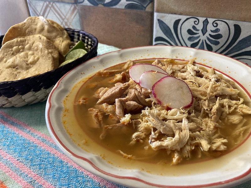Pozole maciza con pollo