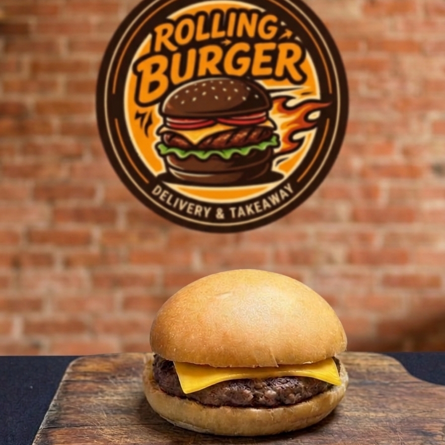 Um suculento hambúrguer 100% bovino de 120g, preparado no ponto ideal, coberto com queijo derretido e a combinação clássica de maionese cremosa e ketchup. Tudo isso servido em um pão fresquinho e levemente selado. Simples, mas irresistível!