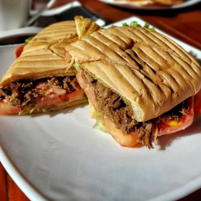 Sandwich y  Té Frío