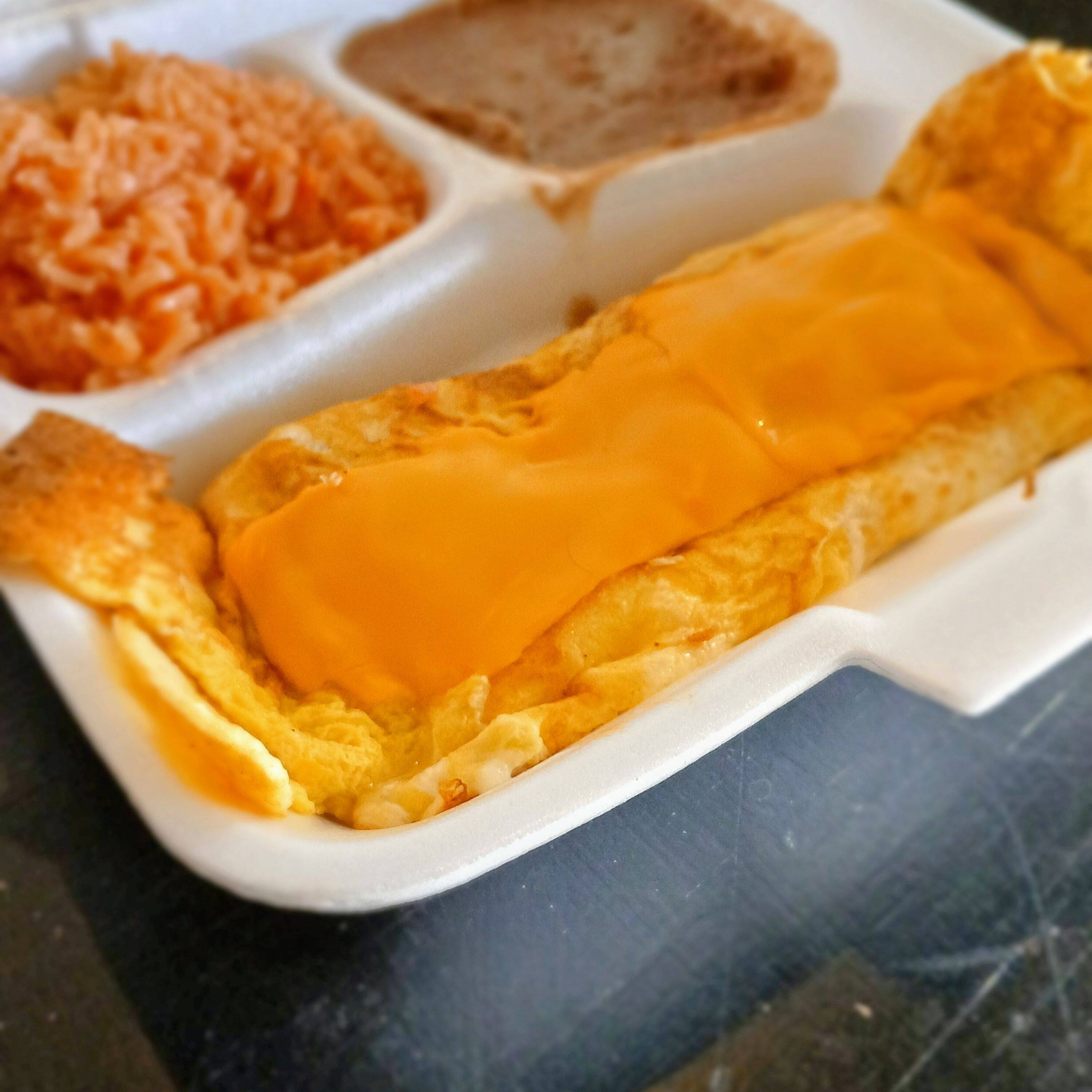 DESAYUNO DE OMELET CON JAMON