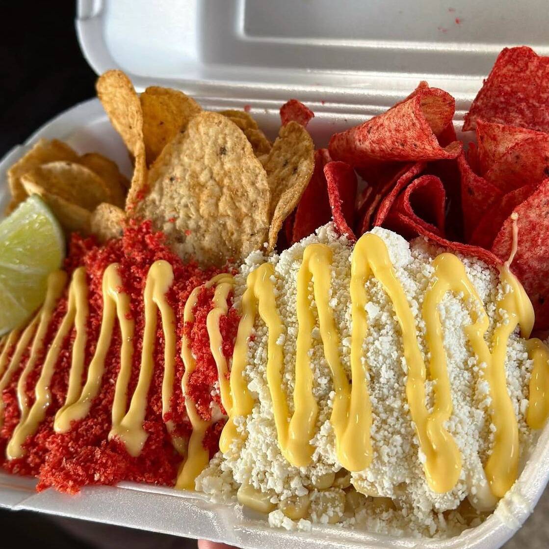 Charola con Tostitos y Elote