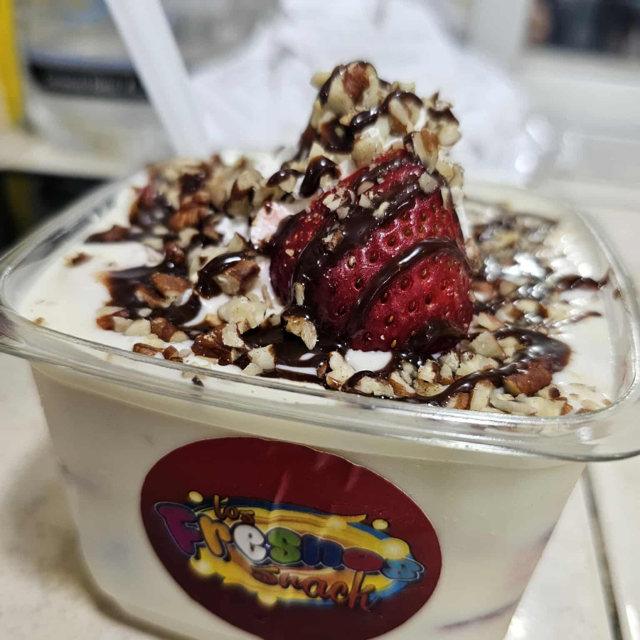 Fresas con Crema Charola 1/2 Litro