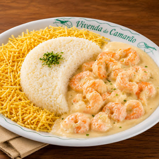 Bobó de camarão servido com arroz branco soltinho, perfeito para absorver o saboroso molho de camarão e coco.
Composição do Prato:
Camarão ao molho de Queijo ( Vivendas do Camarão)
Arroz Branco
Batata palha
Embalagem:
Embalagem com 3 divisórias