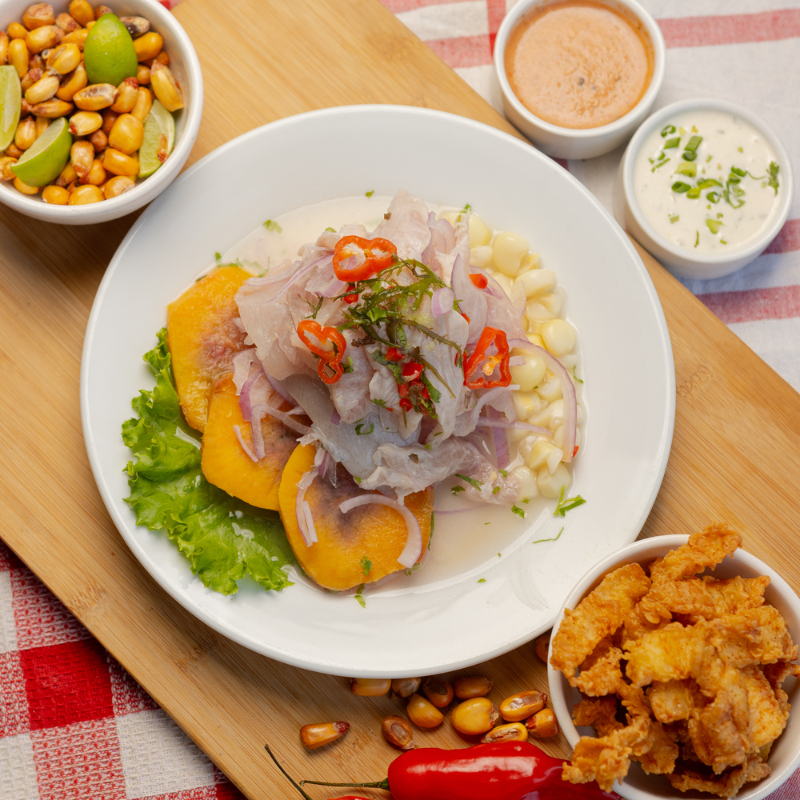 Ceviche de Pescado con Chicharrón de Pescado