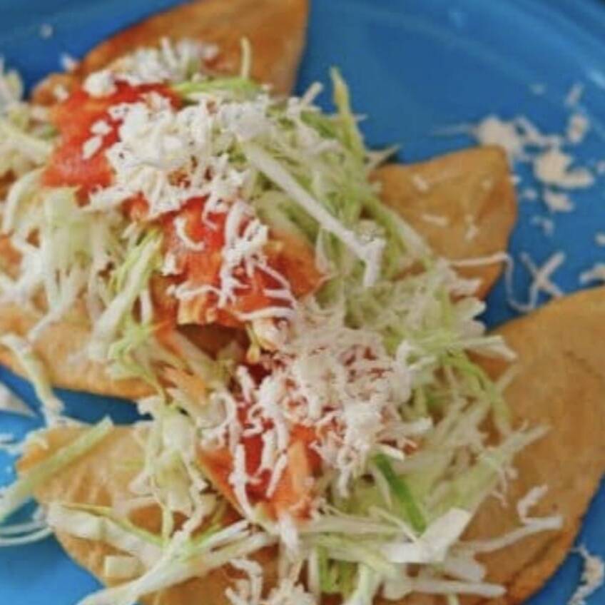 Empanadas fritas de chipilín con pollo