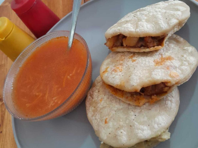 Gorditas y Chilaquiles