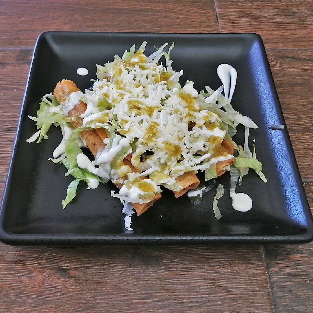 Tacos Dorados de Jamón y Queso.