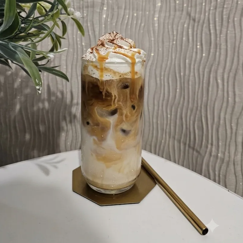 Latte en las rocas