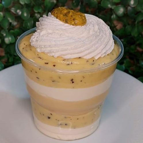 Creme de ninho, brigadeiro de maracuja