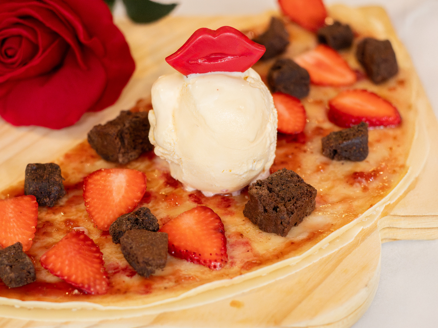 Crepe Con Mermelada De Fresas