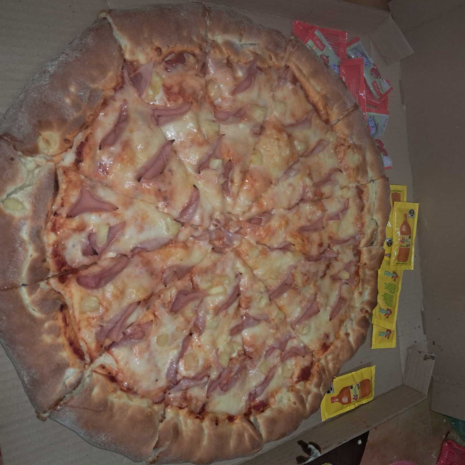 PIZZA FAMILIAR CON ORILLA DE QUESO
