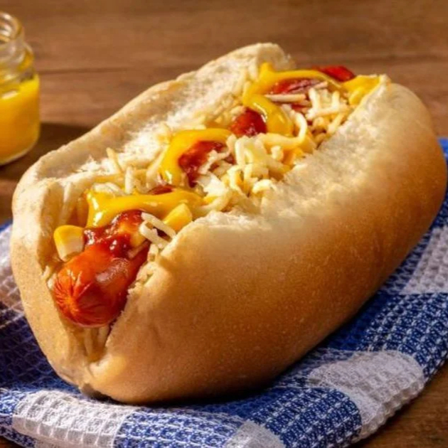 Milho, Ervilha, vinagrete , batata palha, queijo ralado, purê de batata.
