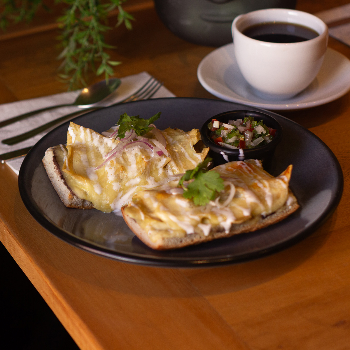 MOLLETES CON CHILAQUILES