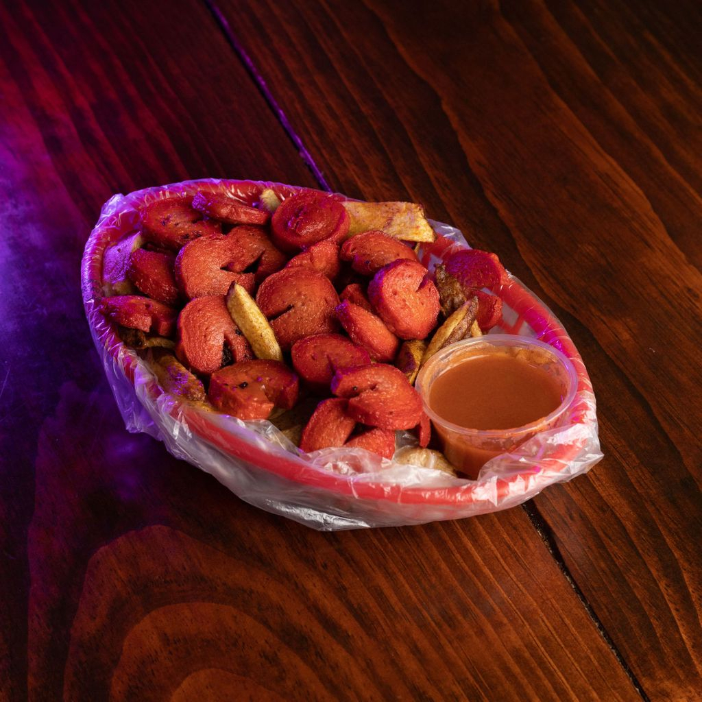 Orden de Papas Fritas con Salchicha para Asar