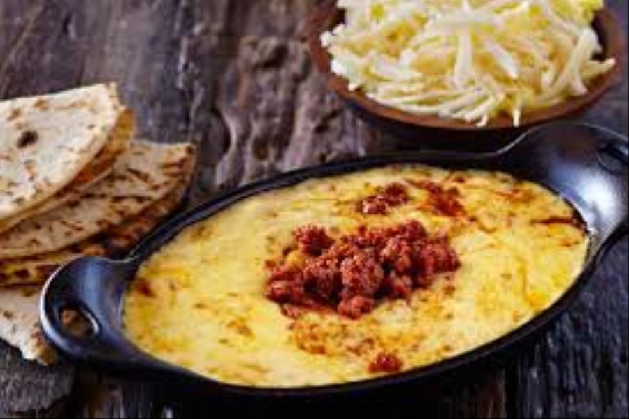 QUESO FUNDIDO CON CHORIZO