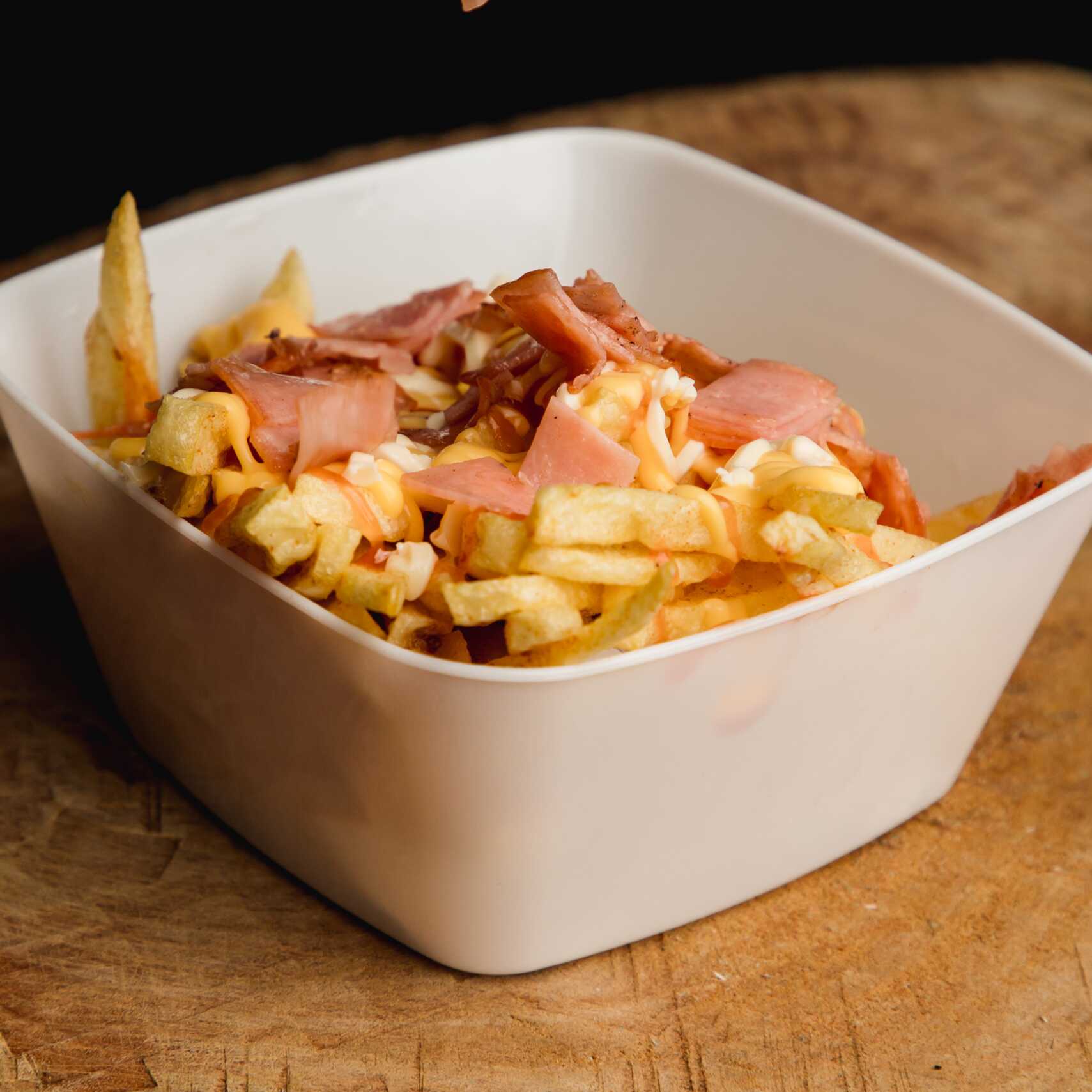 Papas a la francesa con tocino