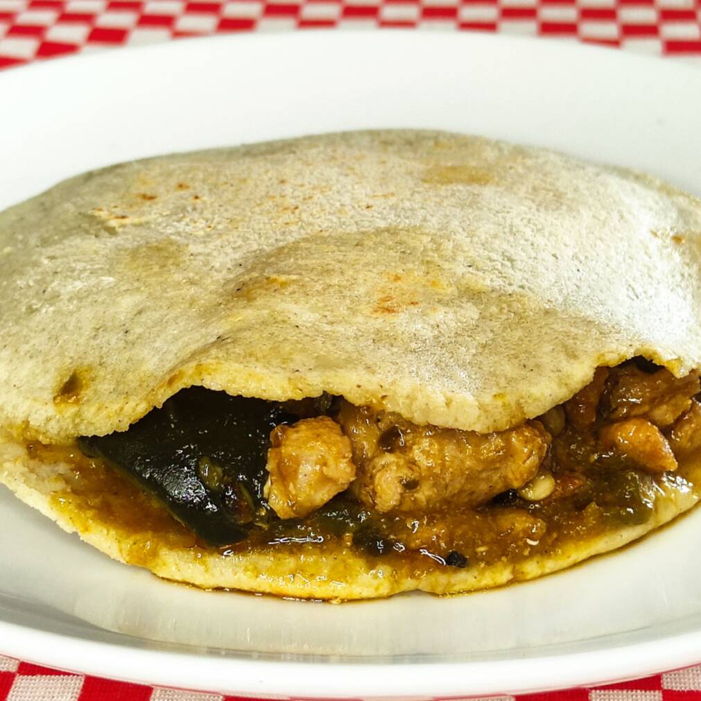 Gordita de Maíz de Rajas con Carne