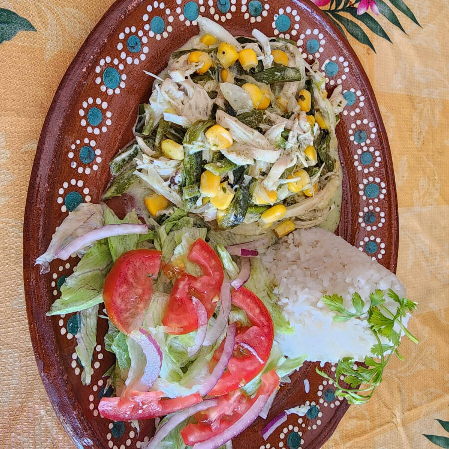 RAJAS CON CREMA Y POLLO