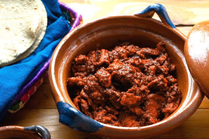 Chicharrón en Salsa Roja